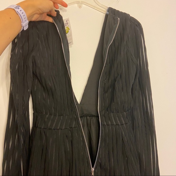 NWT Luxxel Low-Cut Long-Sleeve Black Romper - Picture 10 of 11